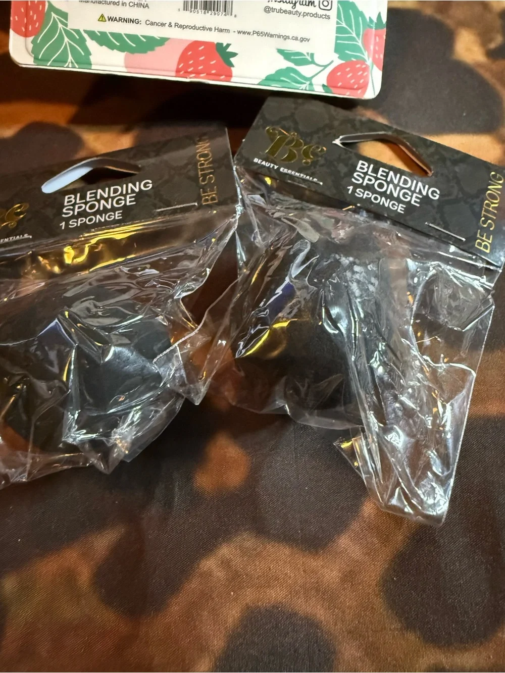 Makeup Blenders 2pk + 2 Black Blending Sponges